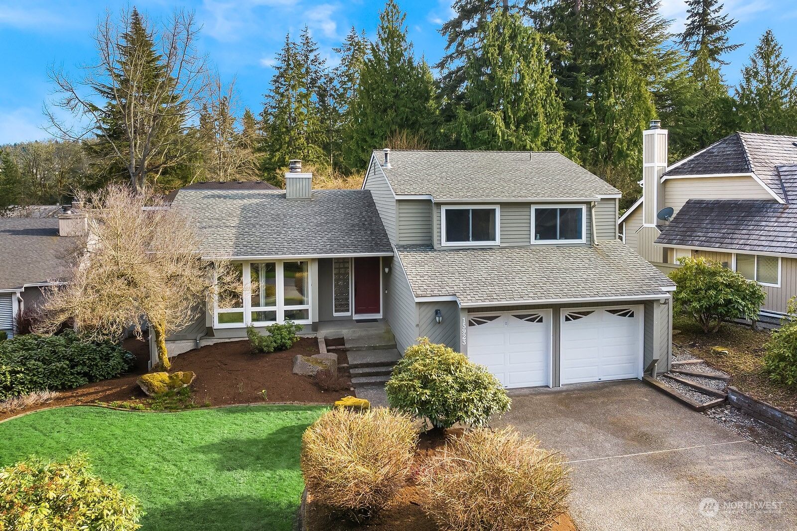 Property Photo:  15923 SE 46th Place  WA 98006 