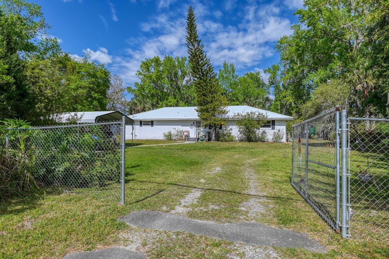 Property Photo:  707 S Highway 17  FL 32187 