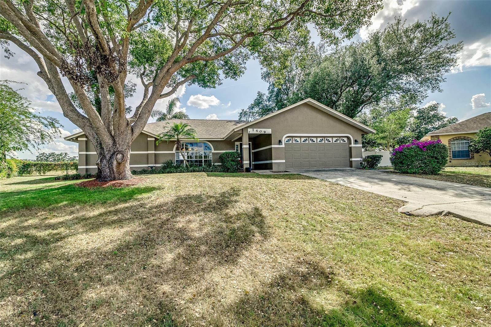 Property Photo:  1409 Wyngate Lane  FL 33809 