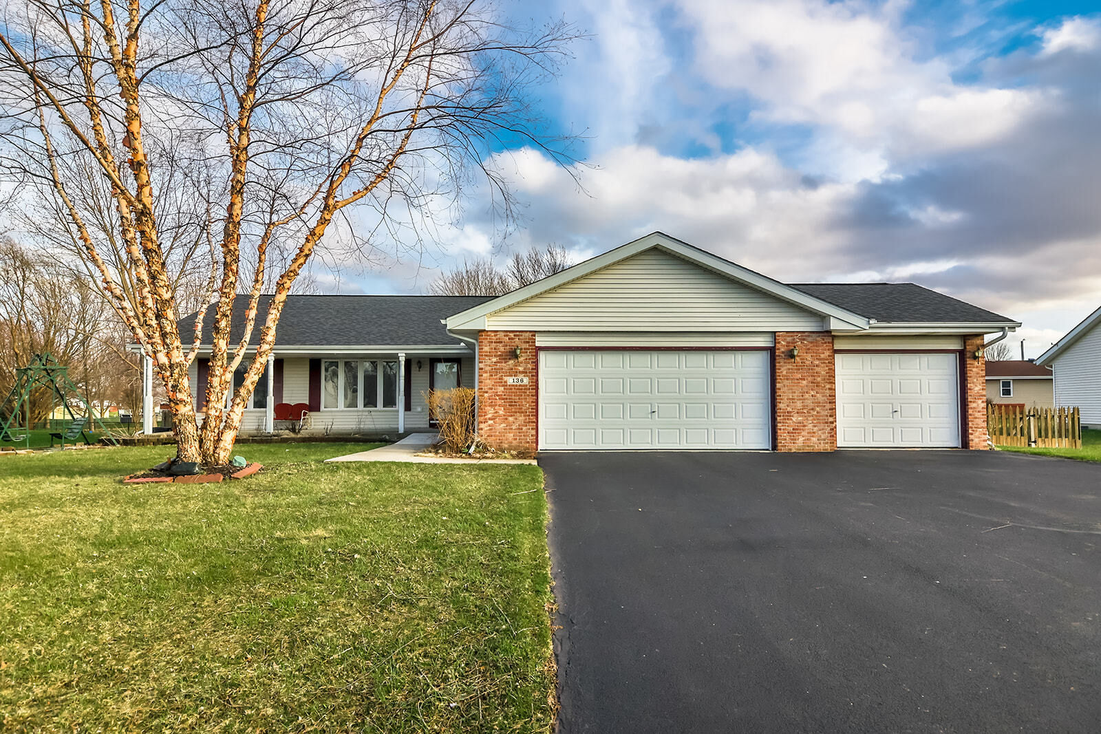 Property Photo:  136 Harvest Glenn Drive  IL 61020 