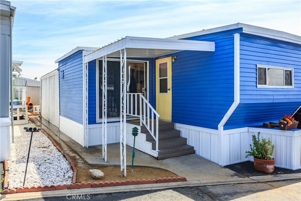 Property Photo: 1428 Beach 46 CA 90640