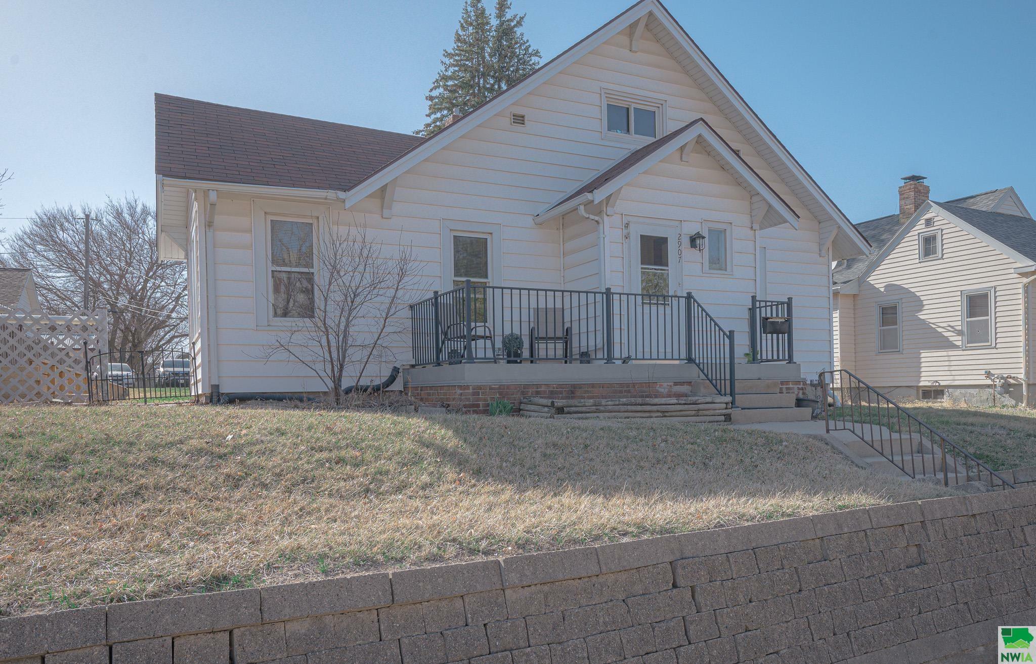 Property Photo:  2907 Douglas St  IA 51104 