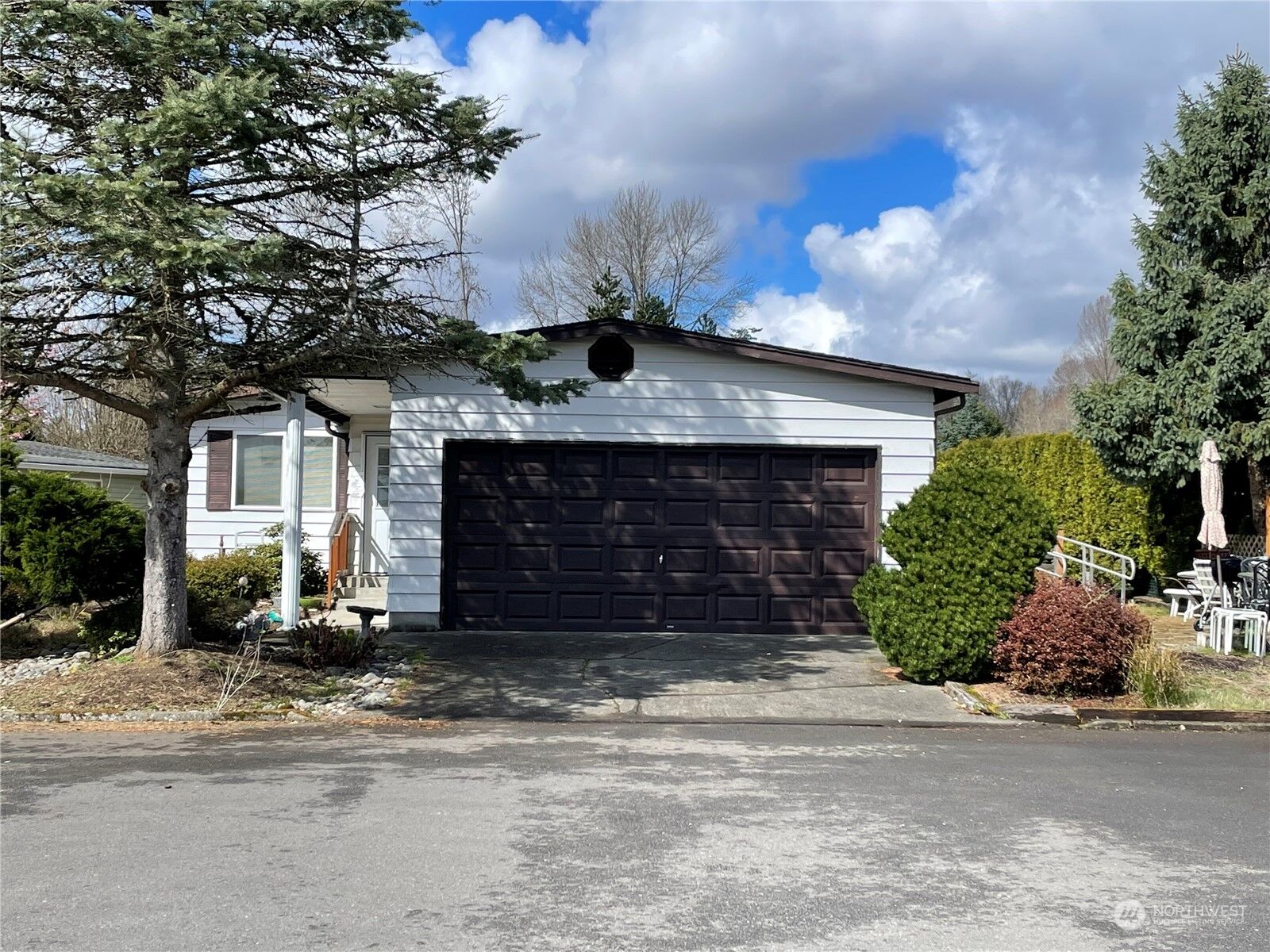 Property Photo:  23714 Vista View  WA 98021 