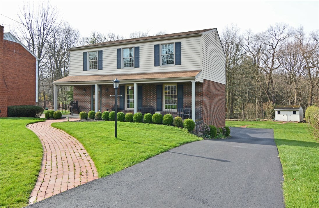 Property Photo:  2421 Rolling Farms Road  PA 15116 