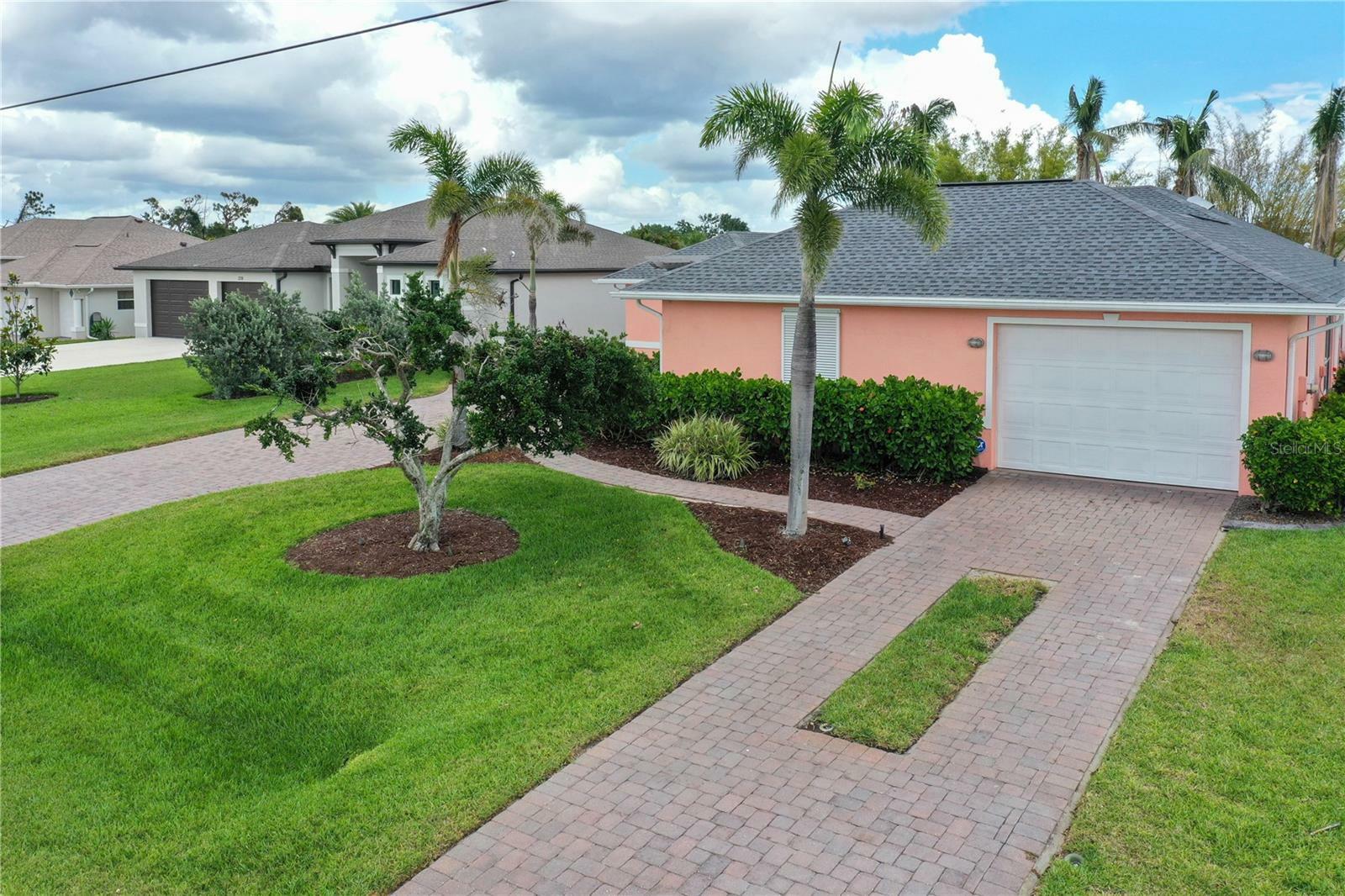 Property Photo:  224 Rotonda Boulevard N  FL 33947 