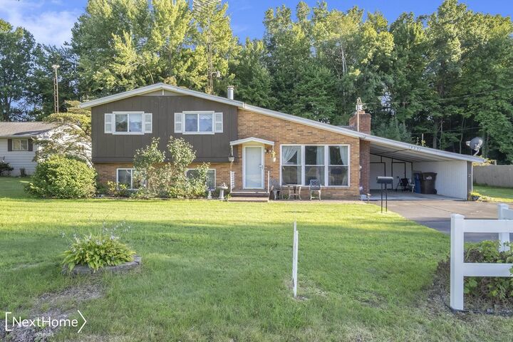 10231 Allen  Montrose MI 48457 photo