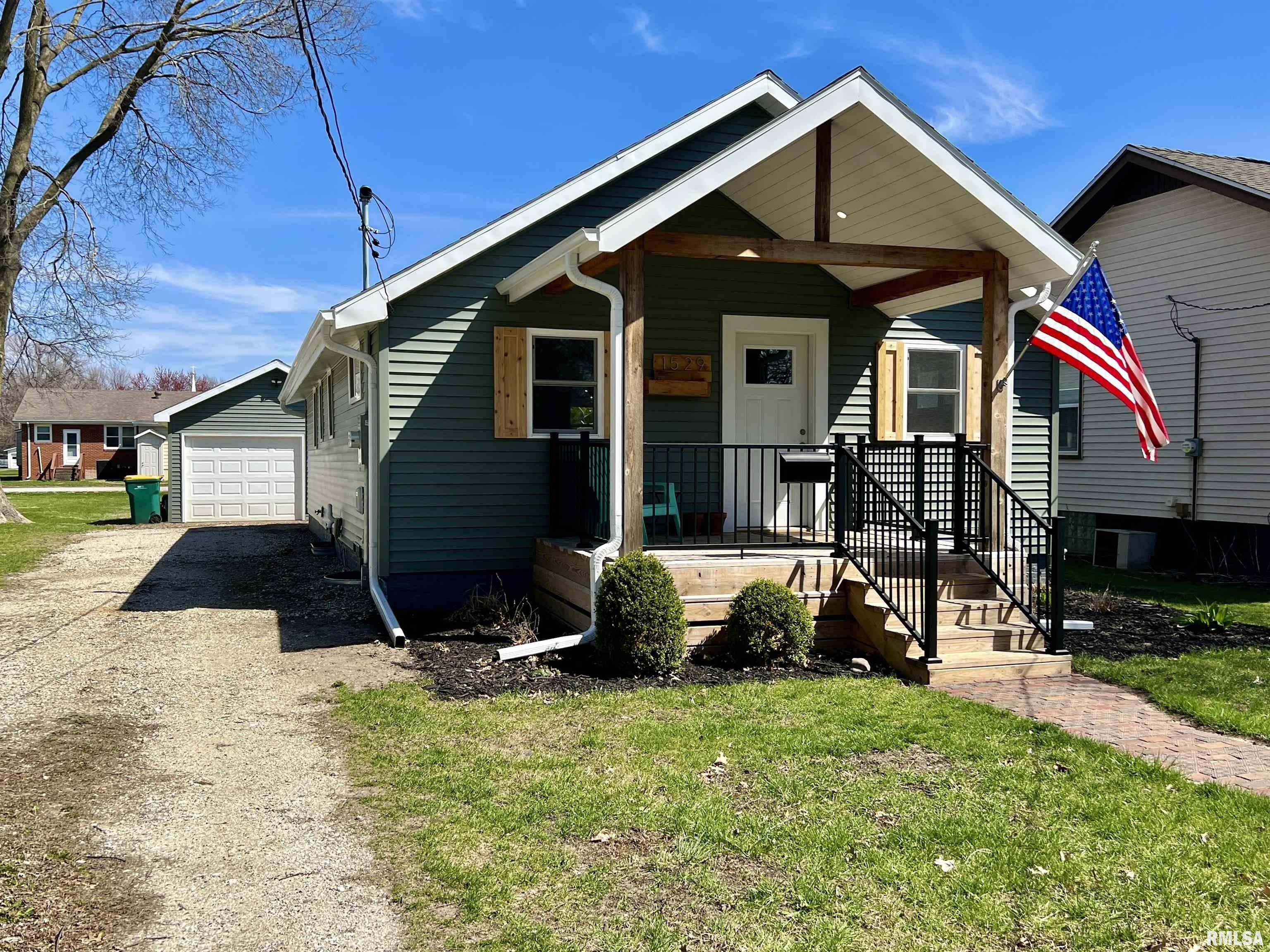 Property Photo:  1529 Florence Avenue  IL 61401 