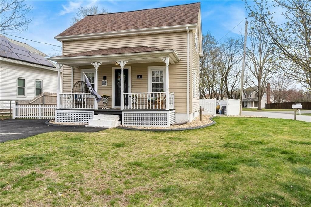 Property Photo: 221 County MA 02771