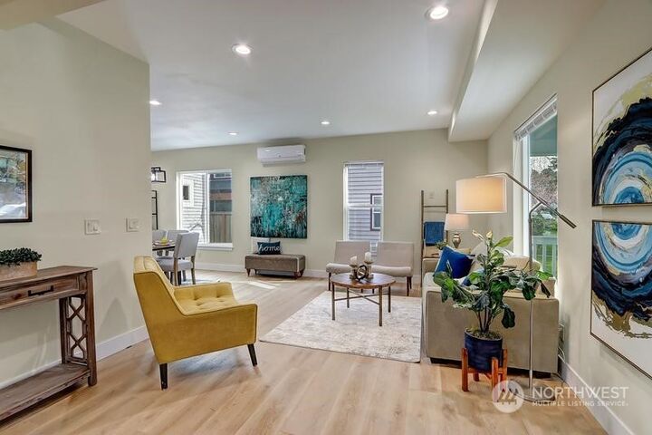 Property Photo:  1607 Rucker Avenue  WA 98201 