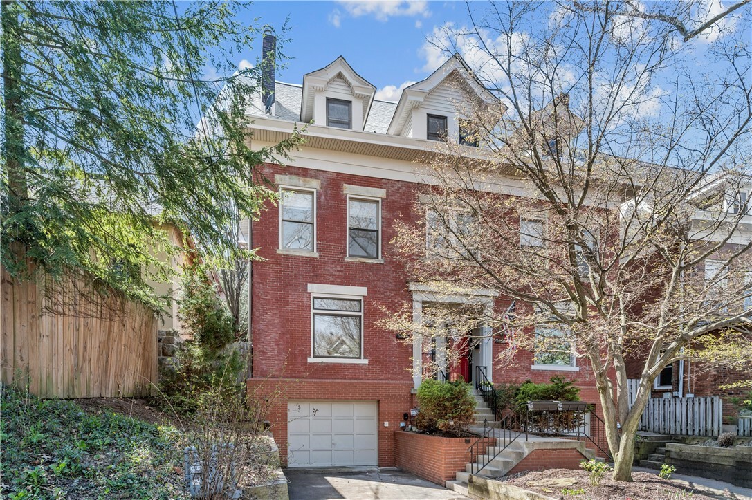 Property Photo: 1542 Asbury Place PA 15217