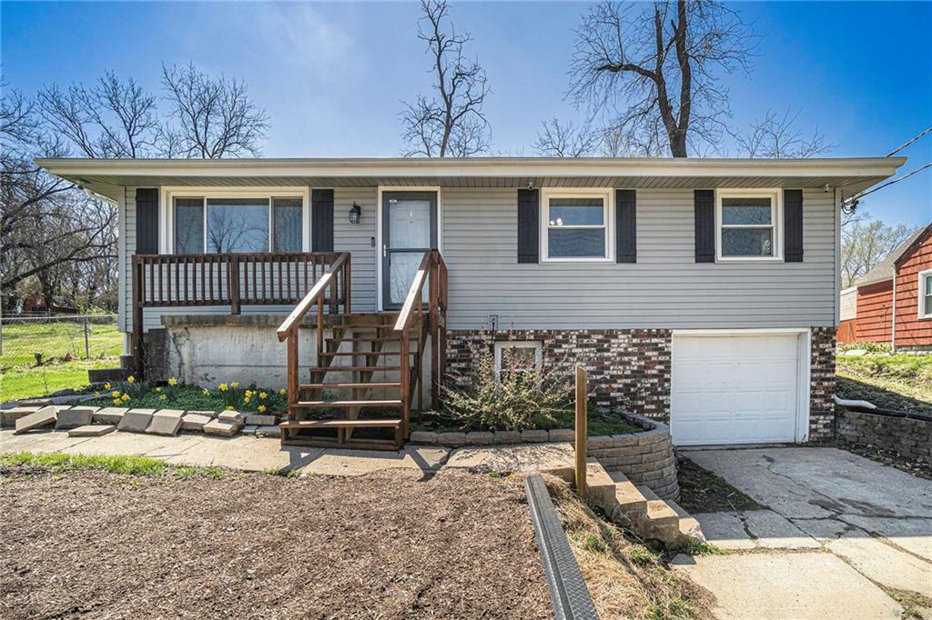 Property Photo:  2933 NE 39th Street  MO 64117 