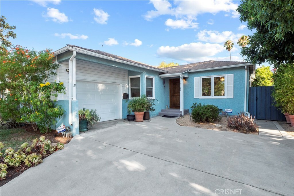 Property Photo:  19128 Archwood Street  CA 91335 