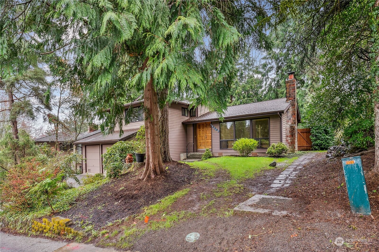 Property Photo: 16923 NE 35th Street WA 98008