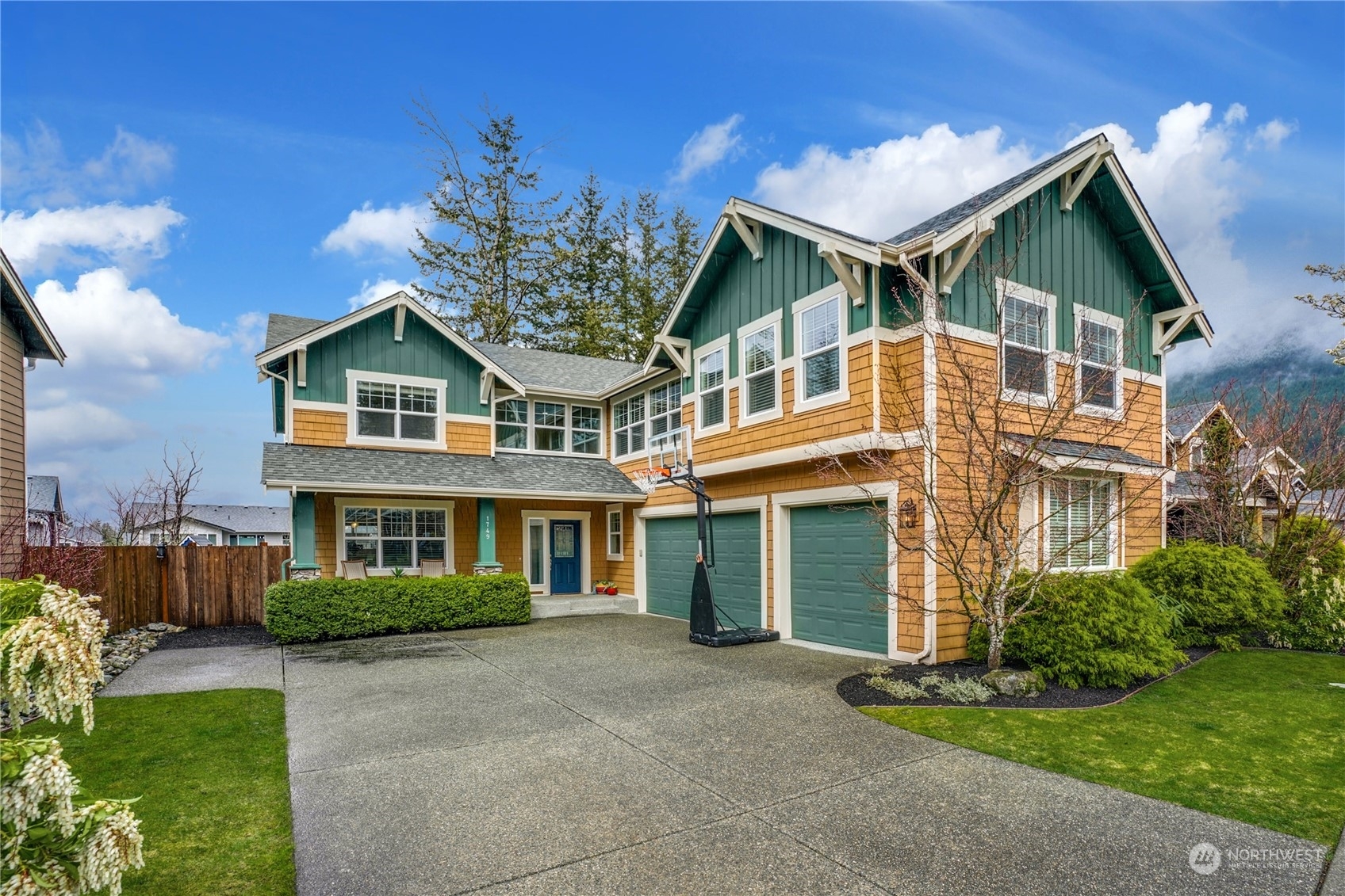 Property Photo:  1749 Tannerwood Way SE  WA 98045 