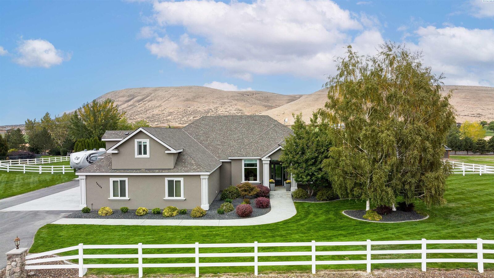 Property Photo: 76204 E Canyon Meadows Dr. WA 99338