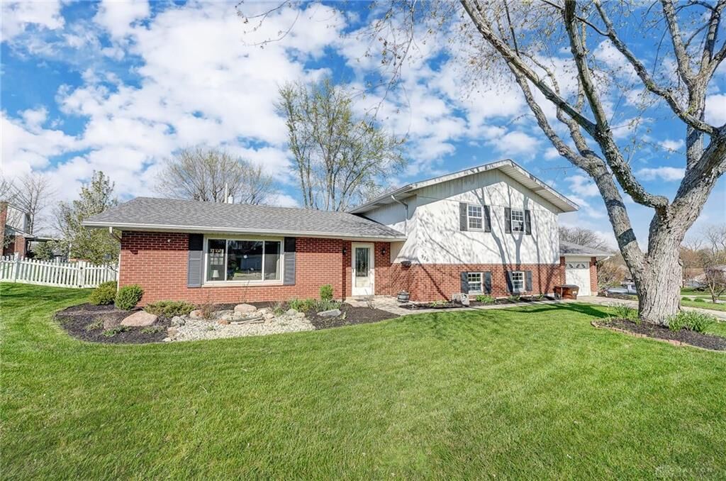 Property Photo:  926 Rayberta Drive  OH 45377 