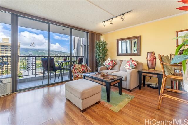 Property Photo:  201 Ohua Avenue 1009/Mauka (T2)  HI 96815 