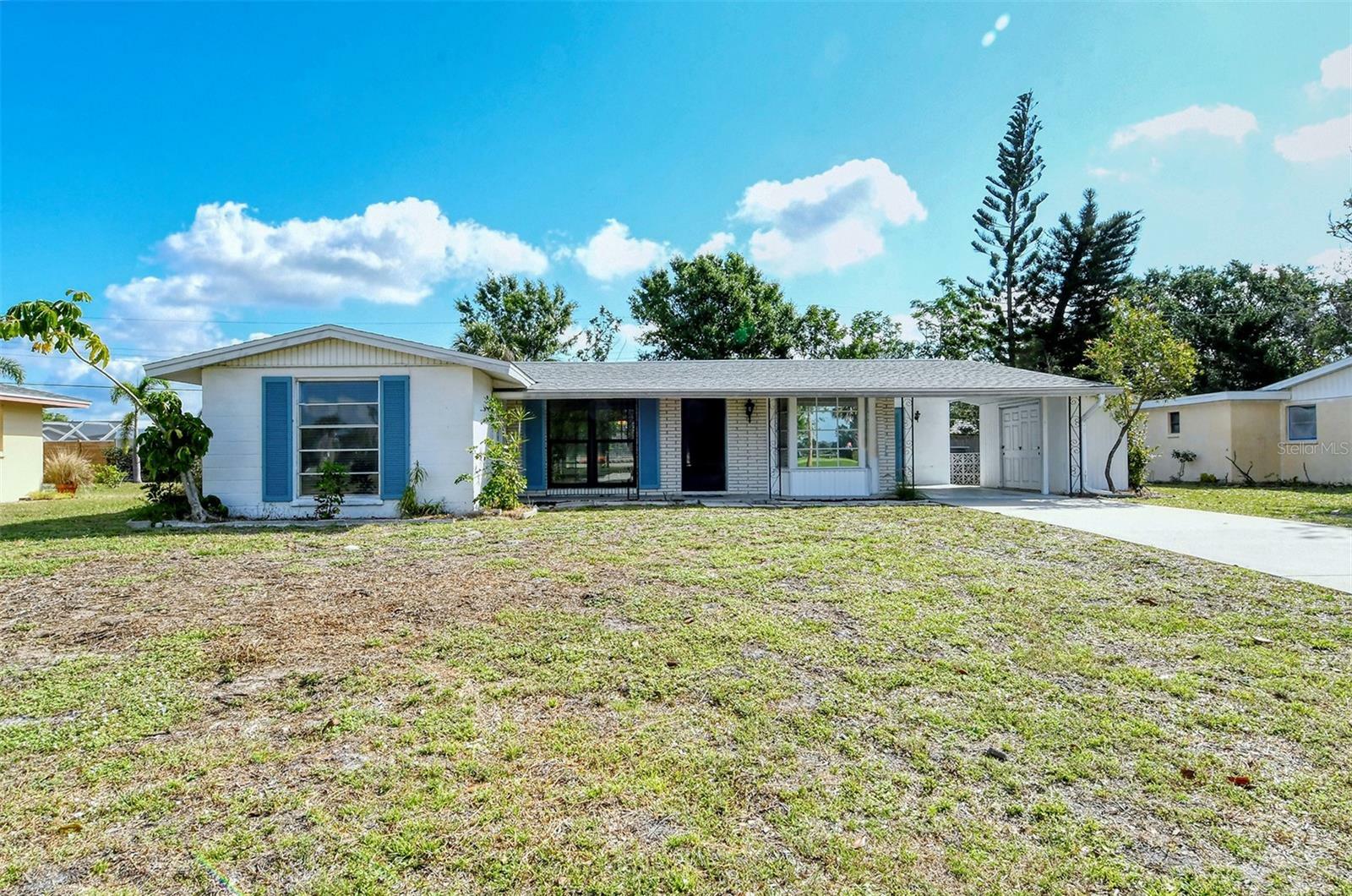 Property Photo:  142 Venice East Boulevard  FL 34293 