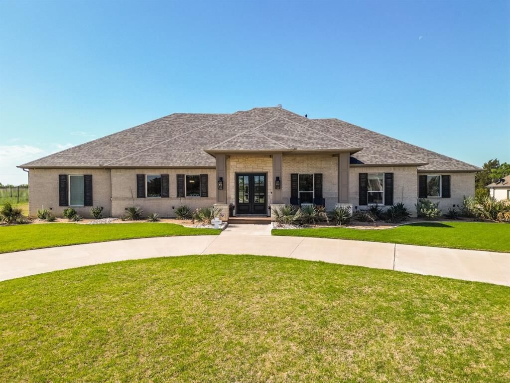 Property Photo: 133 Hunter Pass TX 75165