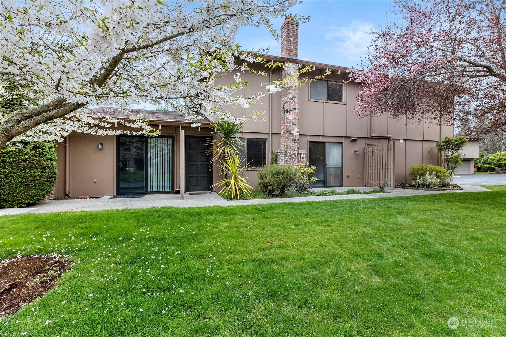 Property Photo: 2810 Garden Court B WA 98388
