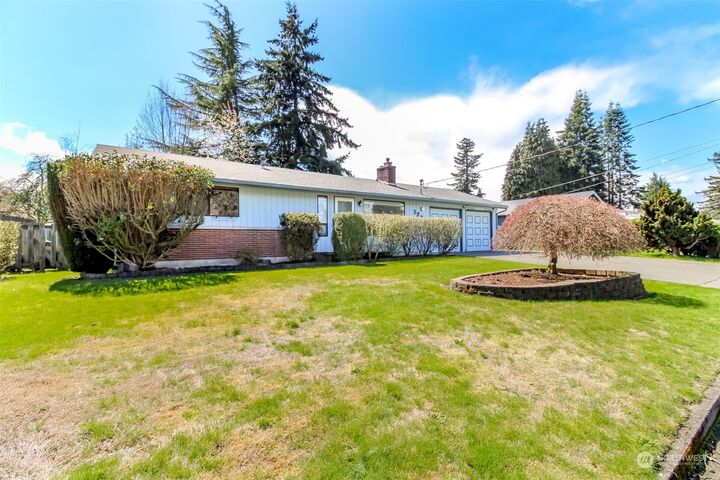 Property Photo: 1704 6th Street NE WA 98002