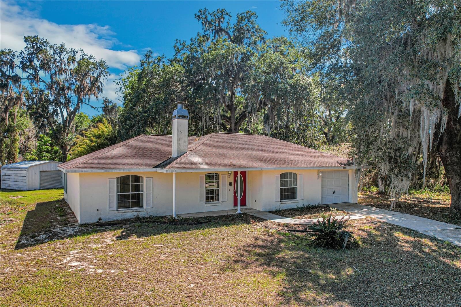 Property Photo: 1004 Cr 463B FL 33538