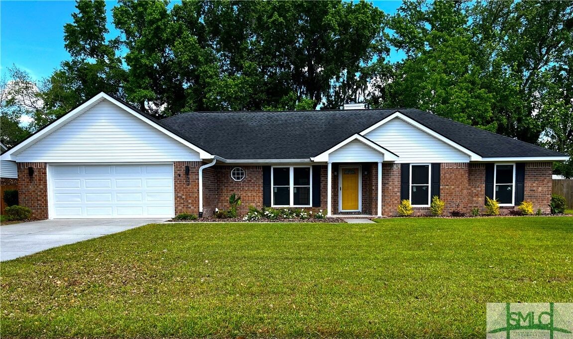 Property Photo:  212 Oxford Circle  GA 31326 