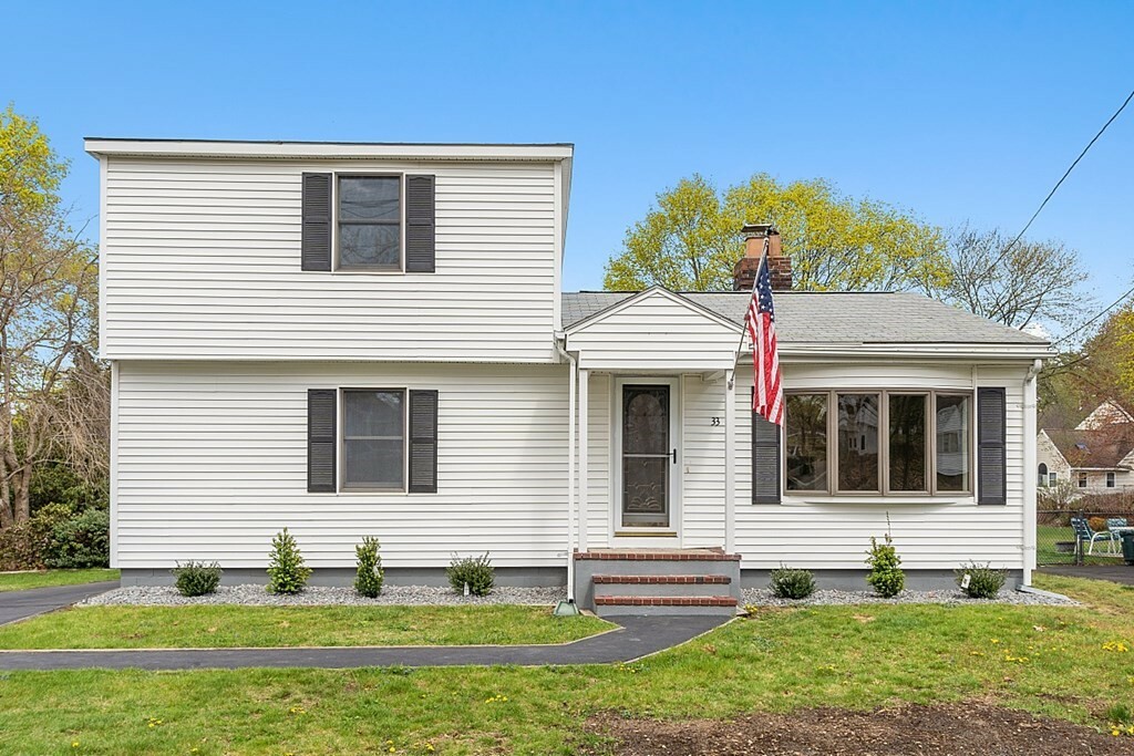 Property Photo: 33 Oak Hill Rd MA 01886