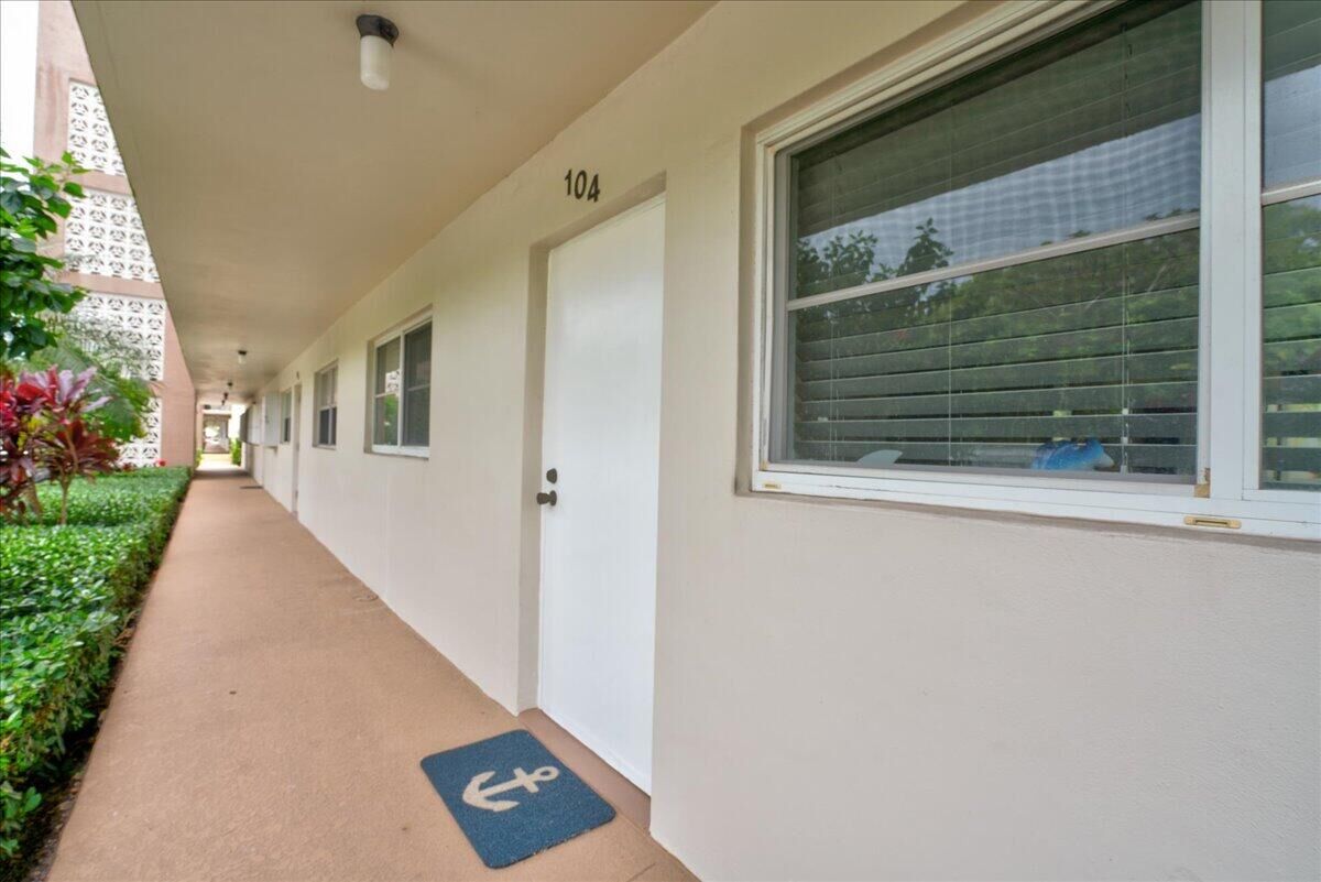 Property Photo: 2002 S Federal Highway 104 FL 33435