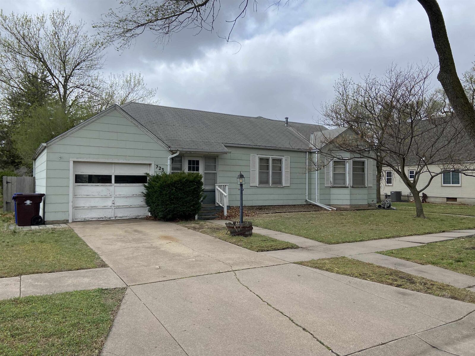 Property Photo: 223 W Galle St KS 67107