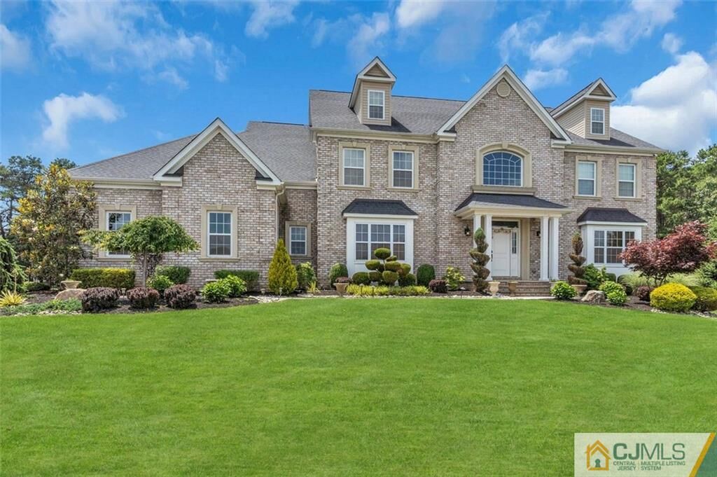 Property Photo:  5 Princess Court NE  NJ 08831 