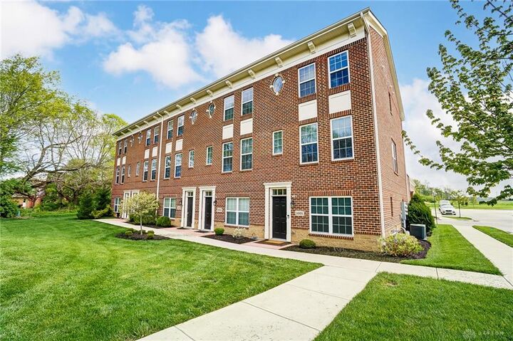 1004 Parklake Row  Springboro OH 45066 photo