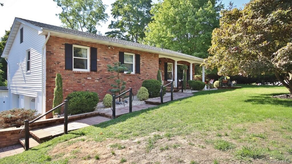 Property Photo:  1 Skinner Court  NY 10980 