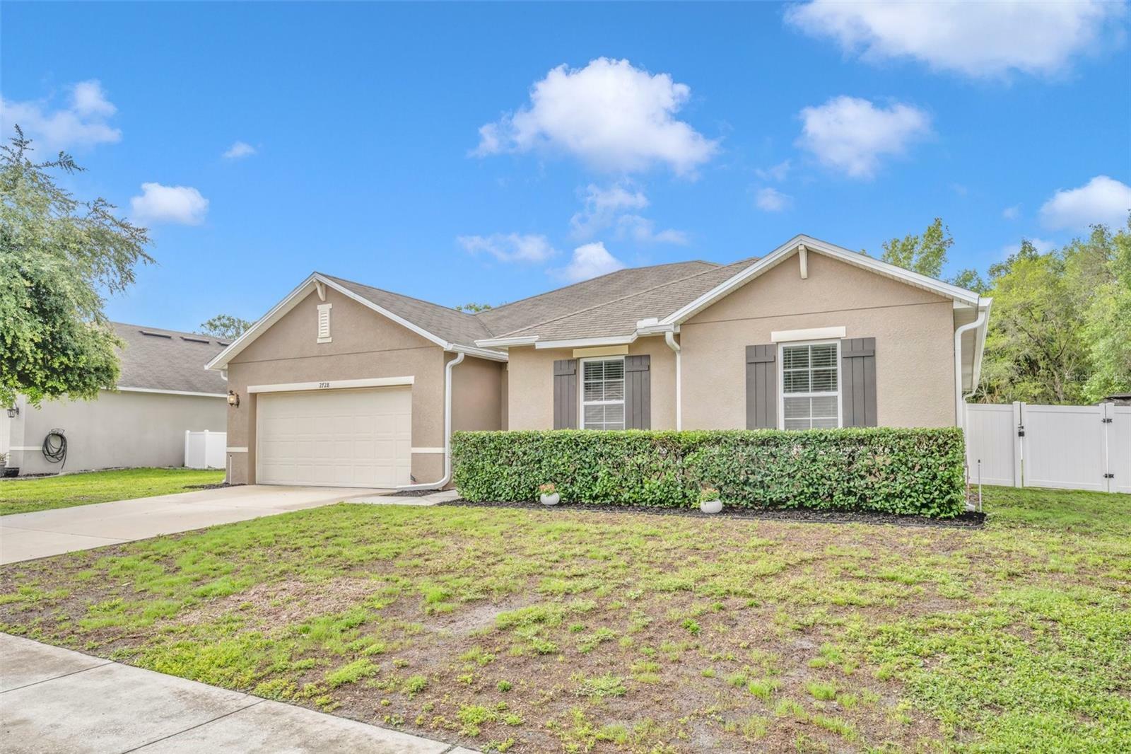 Property Photo:  2728 Summerglen Lane  FL 32726 