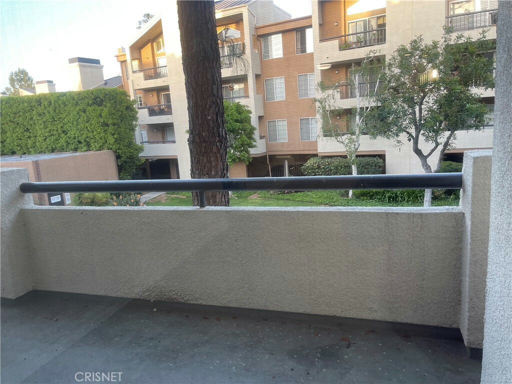 Property Photo:  5540 Owensmouth Avenue 106  CA 91367 