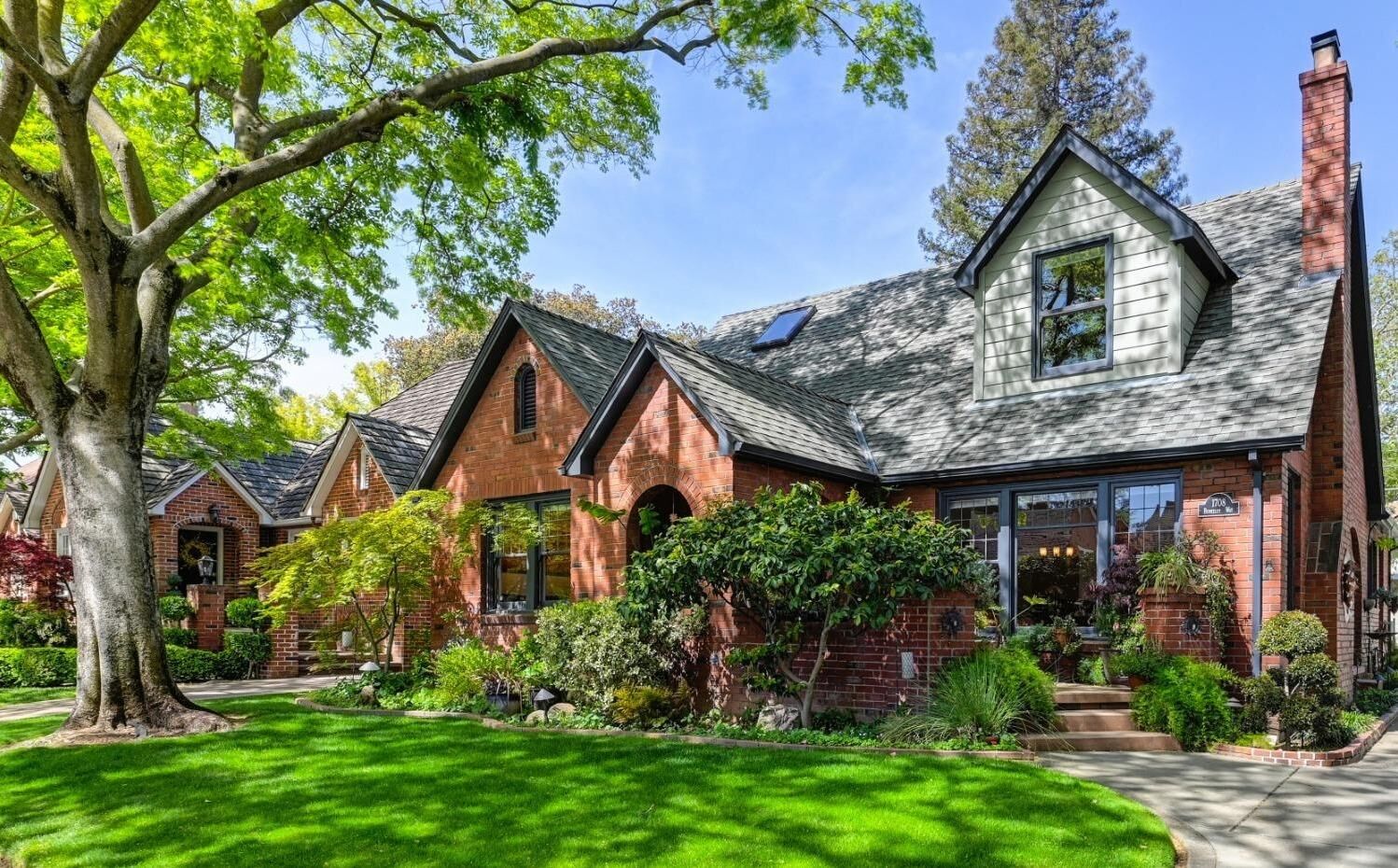 Property Photo: 1708 Berkeley Way CA 95819