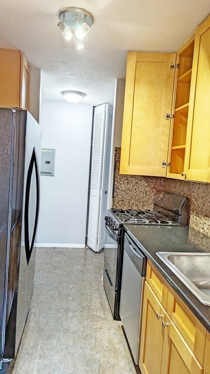 Property Photo: 60 Shrewsbury Green Dr J MA 01545