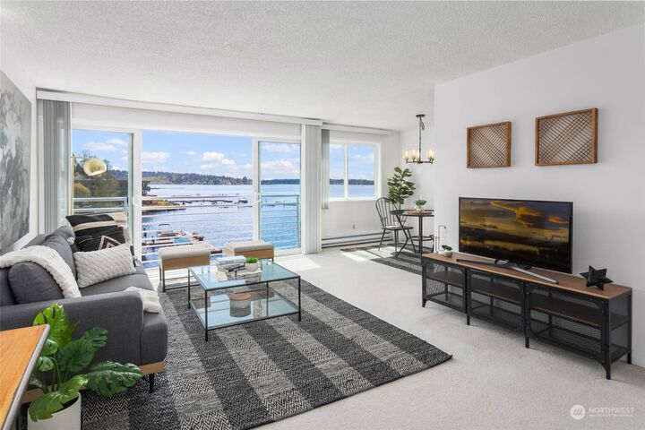 Property Photo:  733 Lake Street S 311  WA 98033 