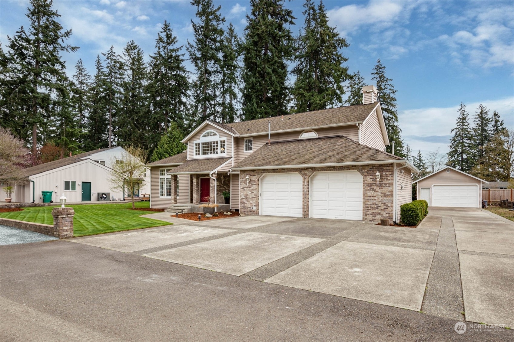 Property Photo:  10917 SE 325th Place  WA 98092 