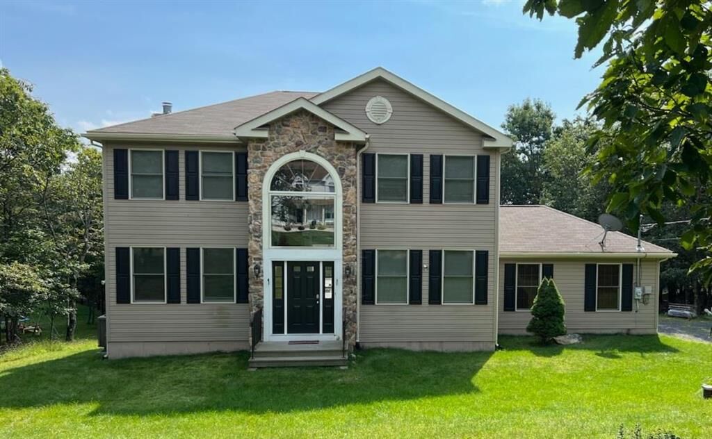 Property Photo: 137 Long View Drive PA 18210