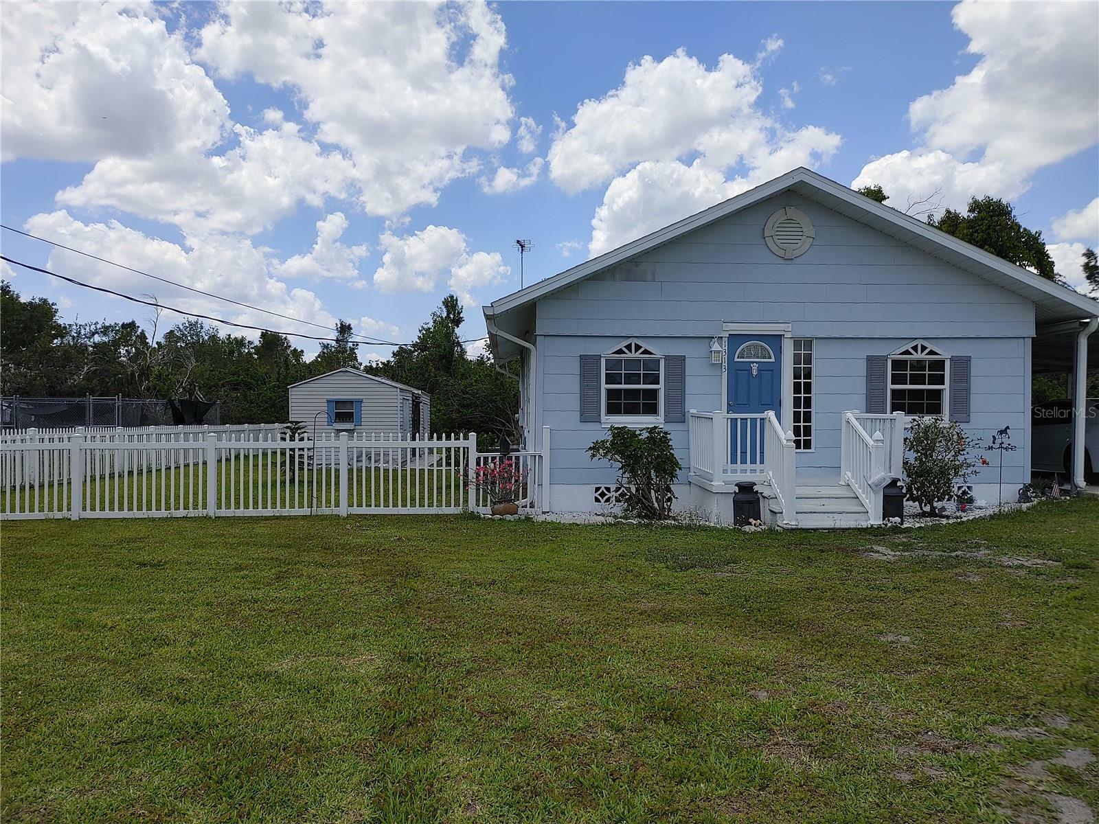 Property Photo:  1313 Persay Drive  FL 33982 