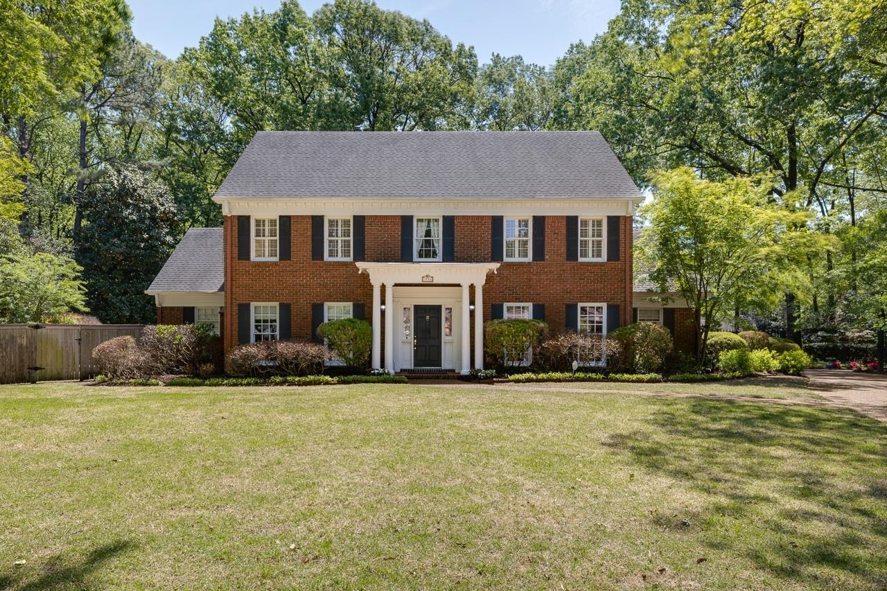 Property Photo:  2116 Old Oak Dr  TN 38119 