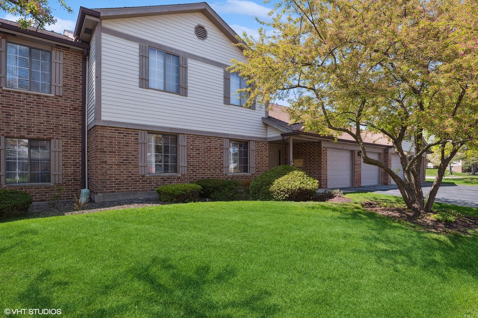 Property Photo:  4130 N Mallard Drive 5  IL 60004 