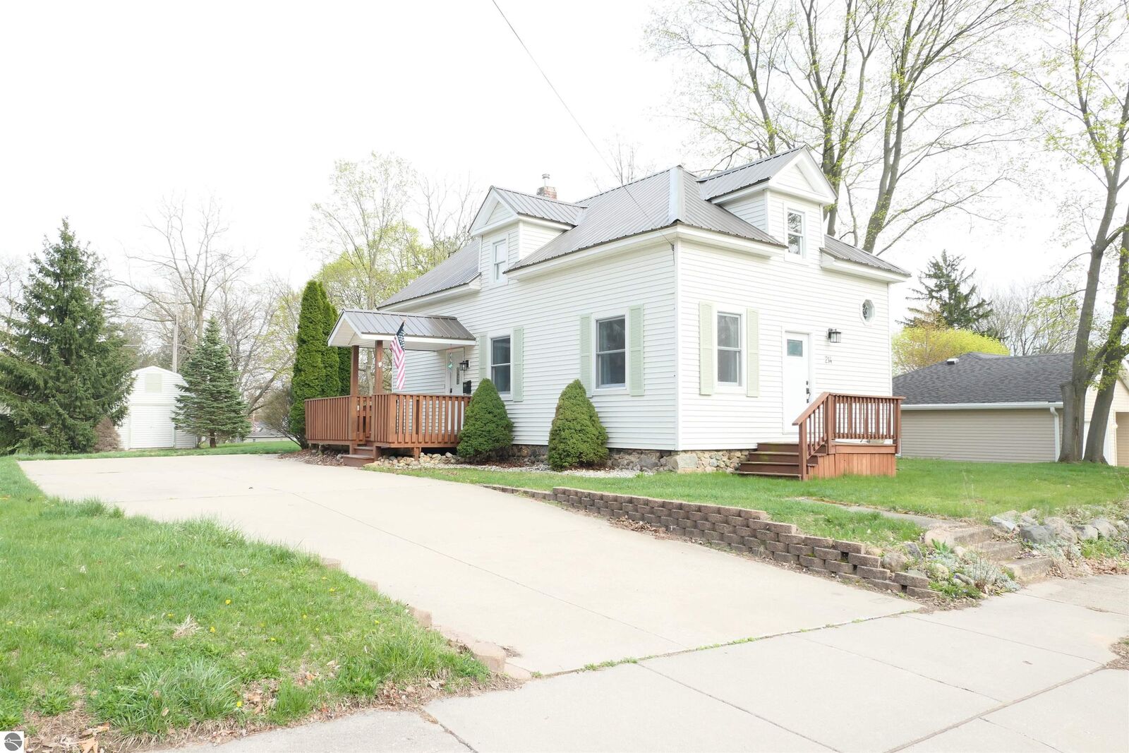 Property Photo:  214 Philadelphia Avenue  MI 48801 