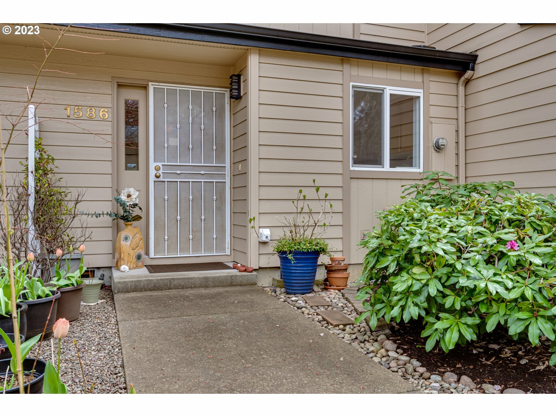 Property Photo: 1586 Fetters Loop OR 97402