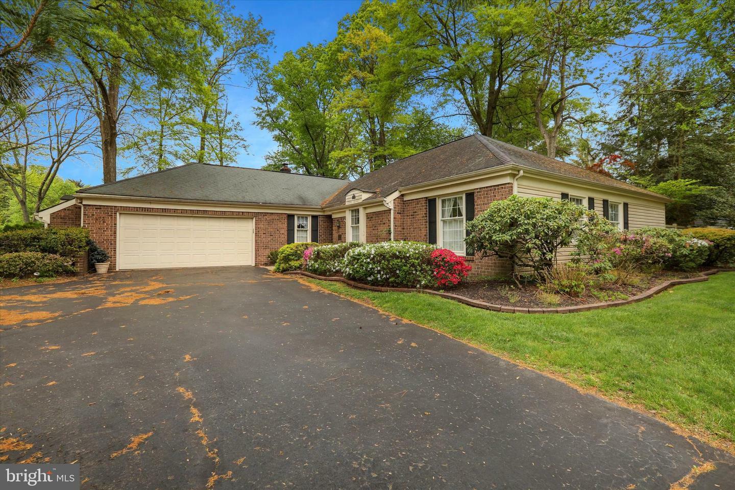 Property Photo: 712 Ardsley Court PA 19067