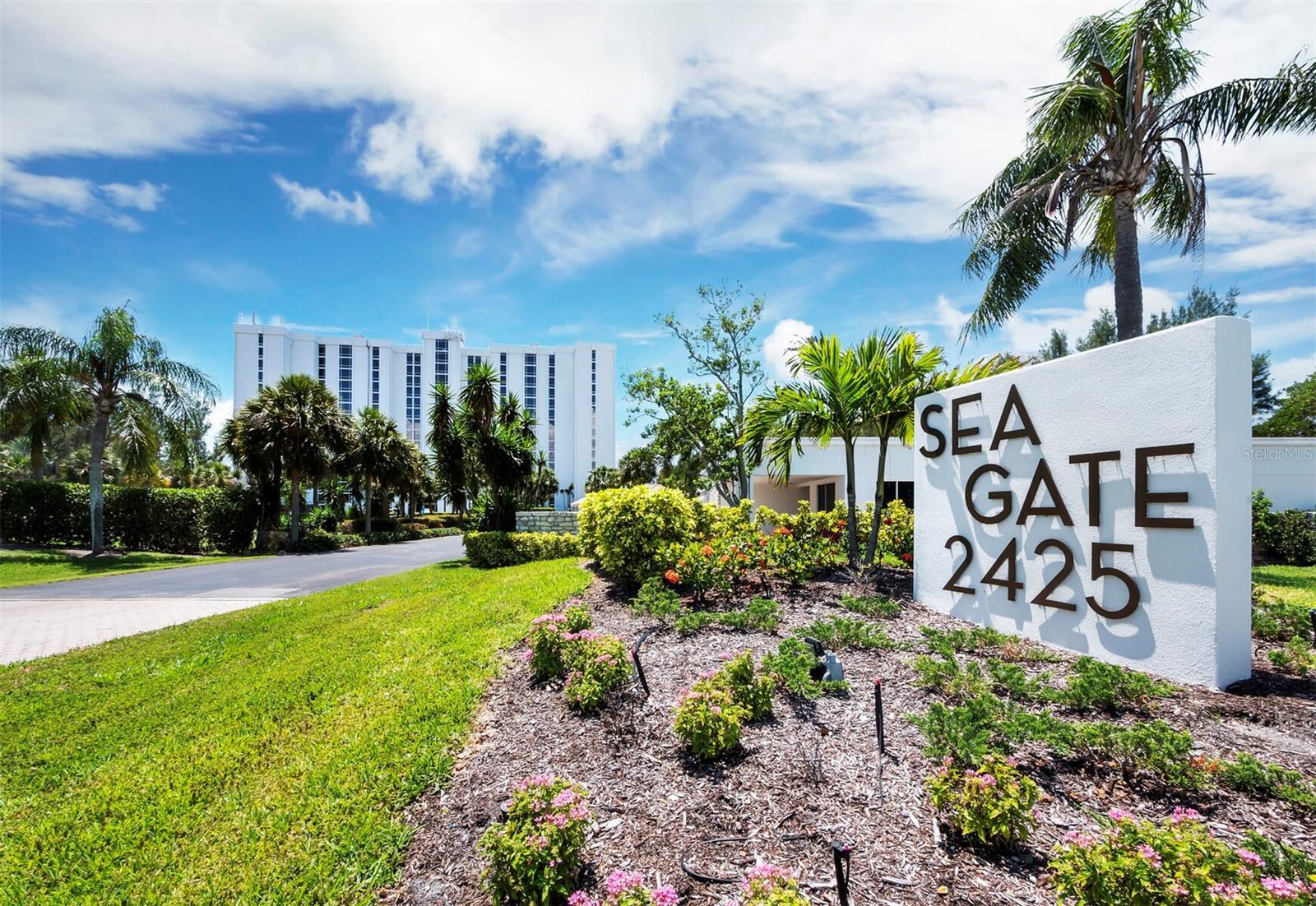 Property Photo: 2425 Gulf Of Mexico Drive 6A FL 34228