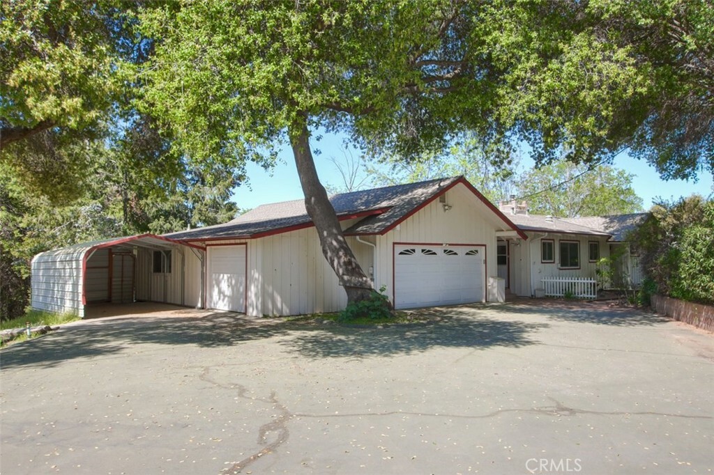 Property Photo:  40942 Road 425A  CA 93644 