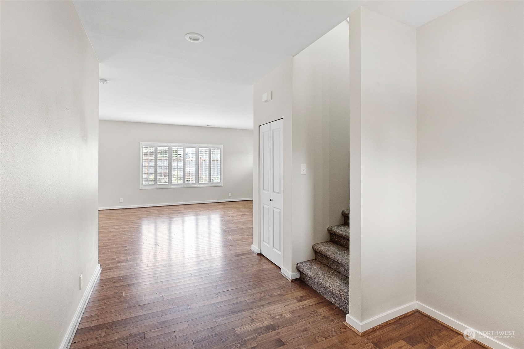 Property Photo: 6309 Thomas Place SE WA 98092