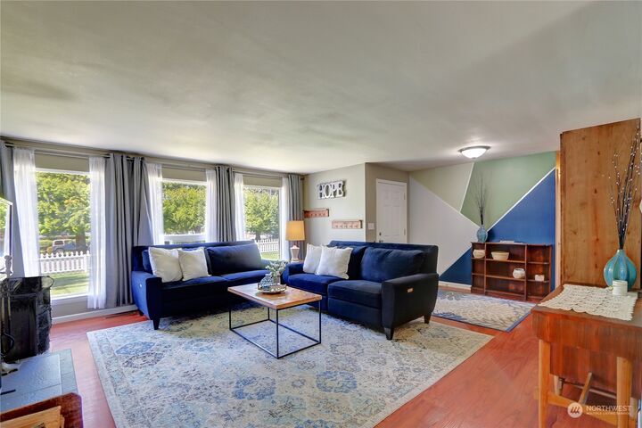 Property Photo:  1800 Jones Avenue NE  WA 98056 